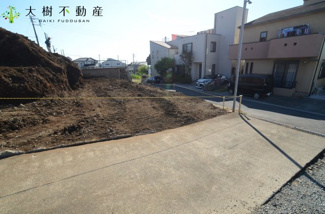 【前面道路含む現地写真】