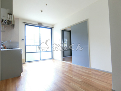 【居間・リビング】 | サンビレッジ須磨B棟 | (写真は別のお部屋の写真です)