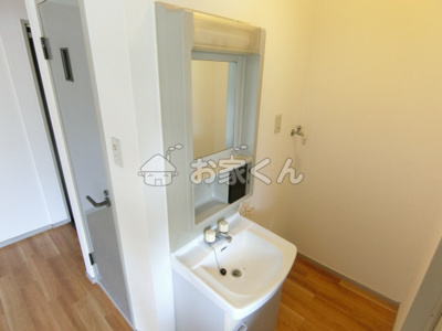 【洗面所】 | サンビレッジ須磨B棟 | 独立洗面台(写真は別のお部屋の写真です)