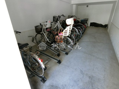 【駐車場】 | ラムール鷹取 | 駐輪場です
