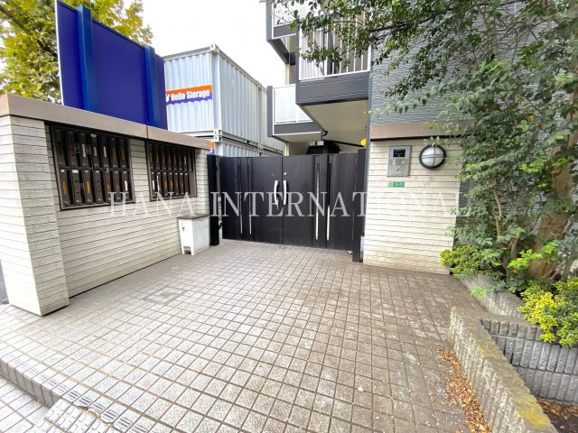 ウィステリア神田のエントランス