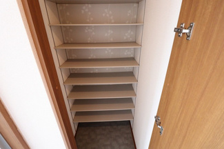 【玄関】 | ラ・ペジブルB