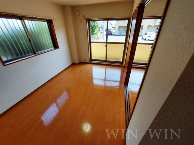 ブロードタウン神野 Ⅱ A棟の居間・リビング