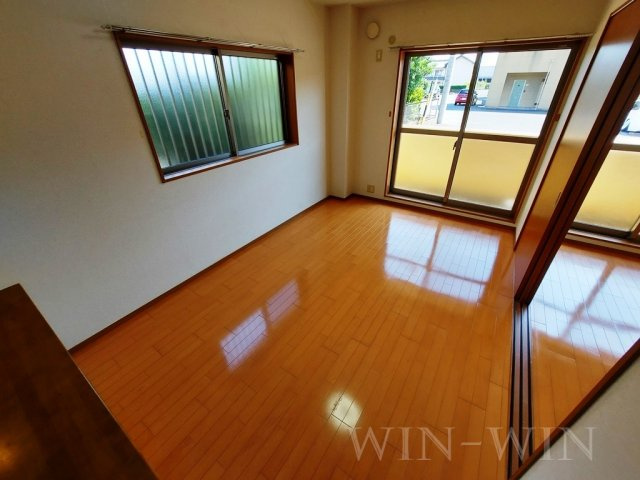 ブロードタウン神野 Ⅱ A棟の居間・リビング