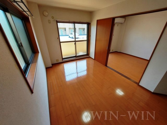 ブロードタウン神野 Ⅱ A棟の居間・リビング