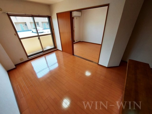 ブロードタウン神野 Ⅱ A棟の居間・リビング