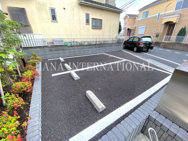 ヴィアロ大泉学園町レジデンスの駐車場