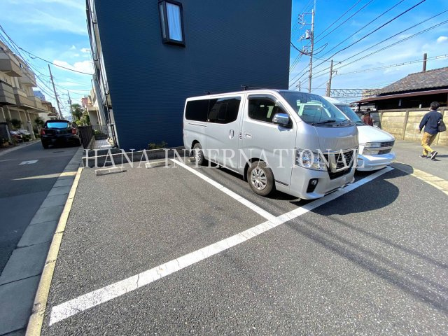 エントピアの駐車場