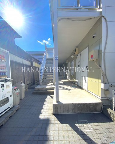 シャンブル壱番館の駐車場