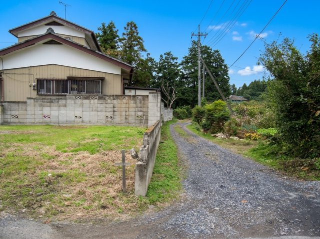 東松山市下唐子 土地102坪の前面道路含む現地写真|東側約3ｍ公道に約25ｍ接道