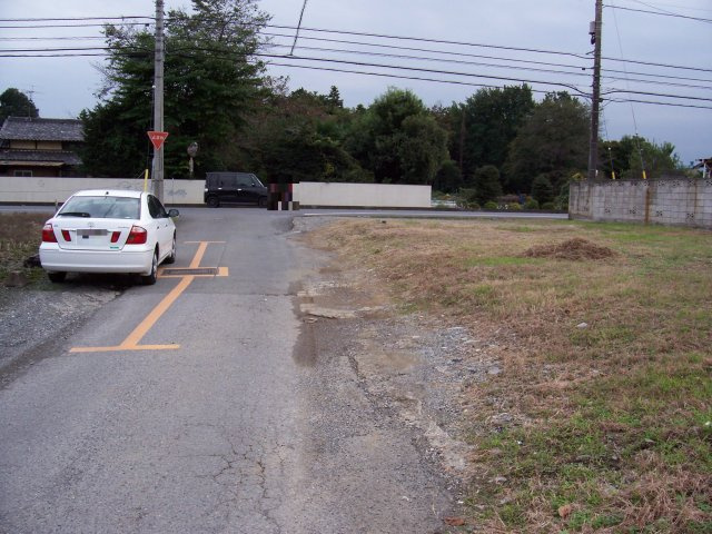 東松山市下唐子 土地102坪の前面道路含む現地写真|東側約3ｍ公道に約25ｍ接道