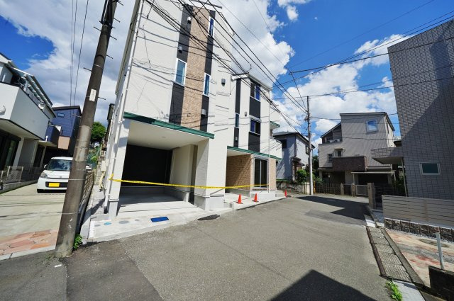 【横浜市保土ケ谷区常盤台47-7新築戸建て１号棟】★仲介手数料無料★（常盤台小学校・保土ヶ谷中学校）の前面道路含む現地写真|常盤台小学校、保土ヶ谷中学校学区。