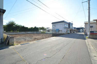 【前面道路含む現地写真】 | 黒石市東新町土地 | 幅員6.6ｍ道路。静かな道路