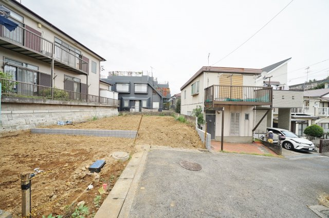 【横浜市保土ケ谷区岡沢町237-17新築戸建て】★仲介手数料無料★（峯小学校・宮田中学校）の外観|敷地内はおすまいから南側に約7mのゆとりがあり、陽当り良好です。