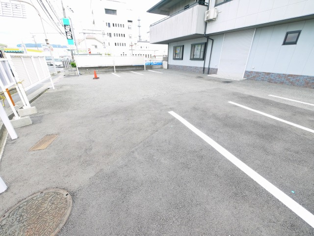八条5丁目店舗の駐車場