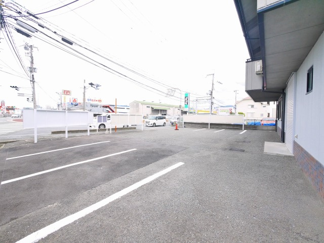 八条5丁目店舗の駐車場