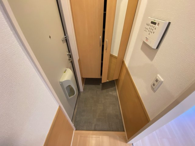 メゾンキンメイの玄関