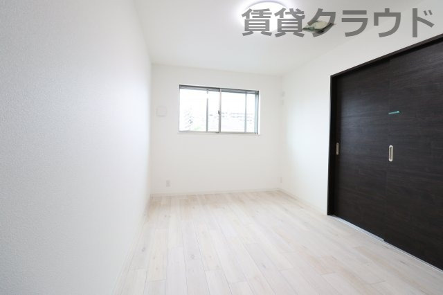 ジーメゾン千葉ウエストの寝室|ロングコートもしっかりかかる、クローゼットです！