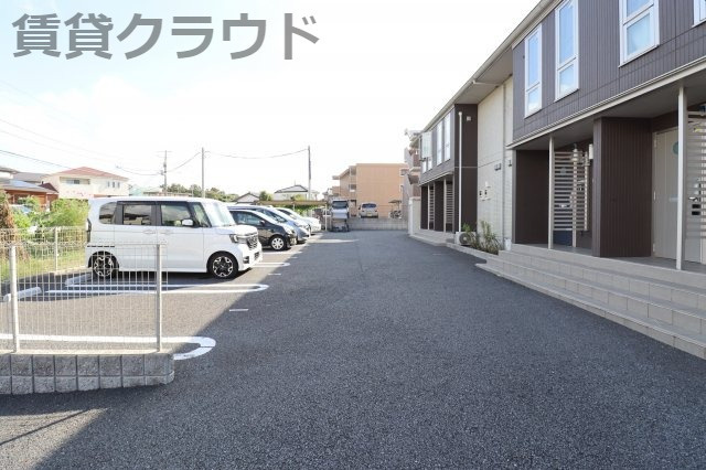 フェリオ・ヴィアーレの駐車場|車をお持ちの方に嬉しい駐車場付きの物件です