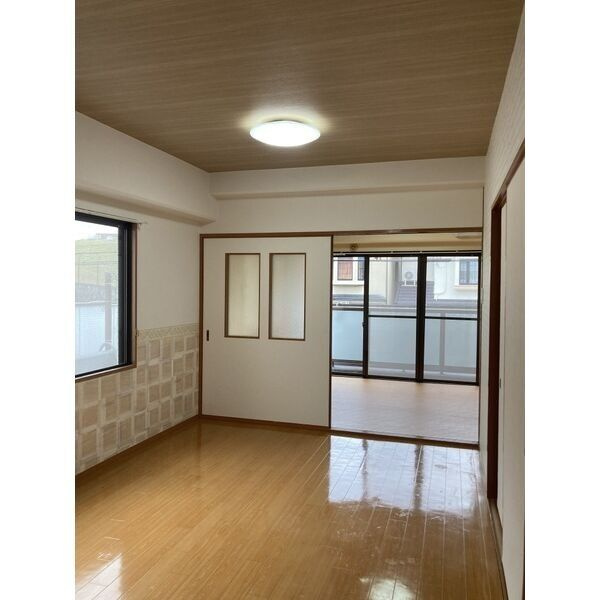 シャルレ1番館の居間・リビング