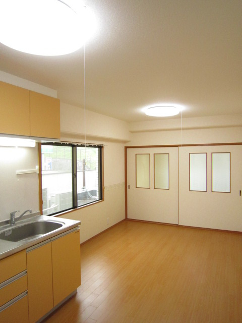 シャルレ1番館の居間・リビング