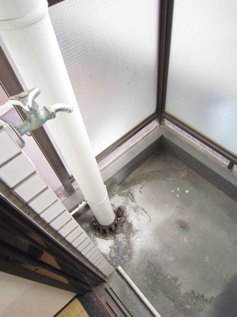 シャルレ1番館のバルコニー|洗濯機置き場