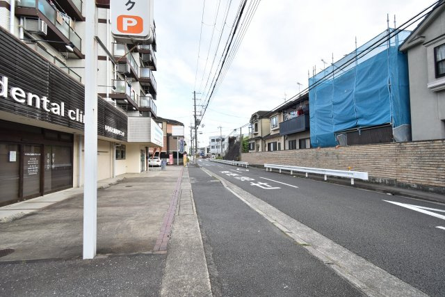 シャルレ1番館の周辺|前面道路