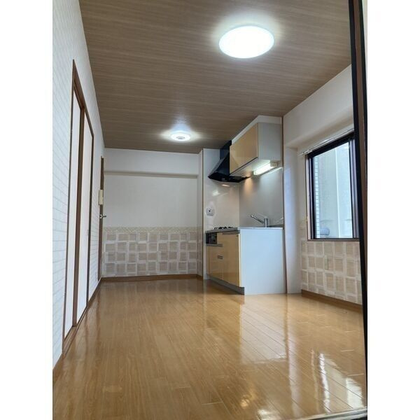 シャルレ1番館の居間・リビング