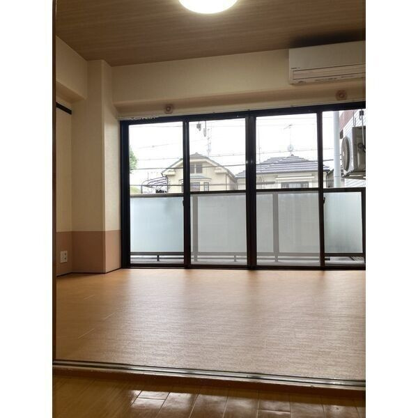 シャルレ1番館の洋室