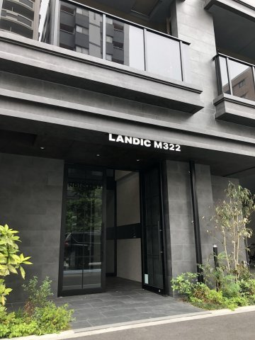 【エントランス】 | LANDIC　M322 | ゆとりのあるエントランスです