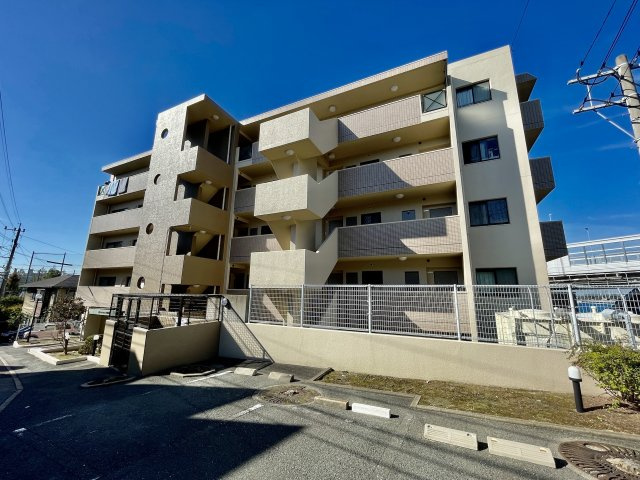 藤和シティコープ名島の外観|築28年【名島駅】徒歩10分
【名島小学校】【松崎中学校】