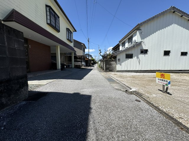 高知市仁井田の前面道路含む現地写真|南側道路を東側から西向きを撮影。セットバックが必要です。