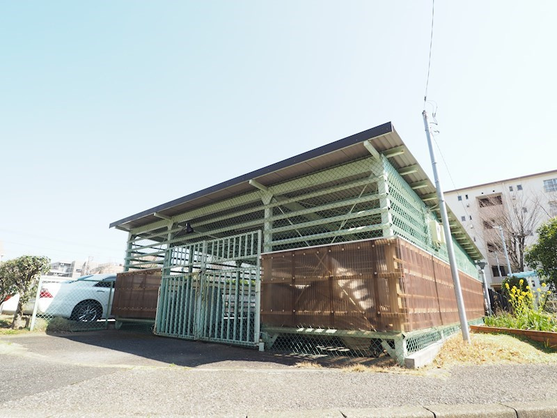 敷地内にバイク置場★