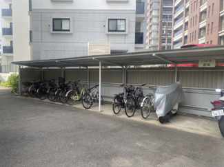 【駐車場】 | たっぷりのスペースがある駐輪場は嬉しい屋根付きです