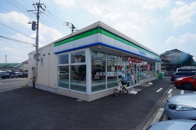 【周辺】 | プラシードＤ | ファミリーマート伊勢崎東町店まで1800m