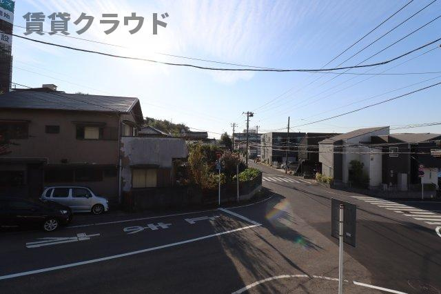 ヒルズナインの駐車場