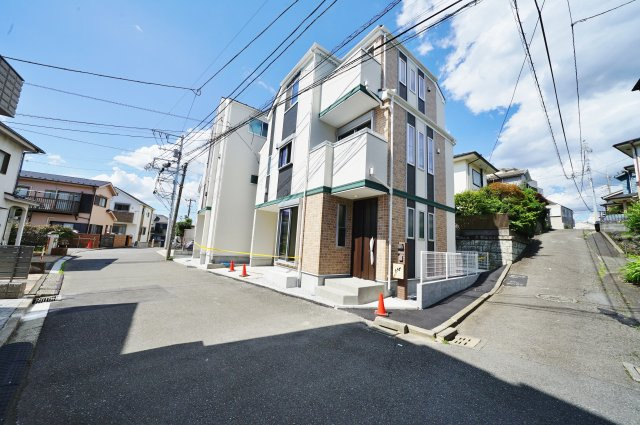 【保土ケ谷区常盤台47-7新築戸建て２号棟】★仲介手数料無料★（常盤台小学校・保土ヶ谷中学校）の前面道路含む現地写真|常盤台小学校、保土ヶ谷中学校学区。