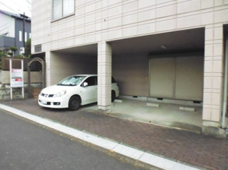 【駐車場】 | いつでも目の届く敷地内に駐車場があります♪お車をお持ちの方におすすめです！