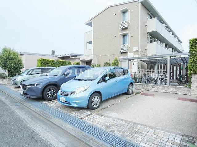 ドエル79の駐車場