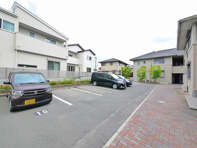 PLUSⅡの駐車場