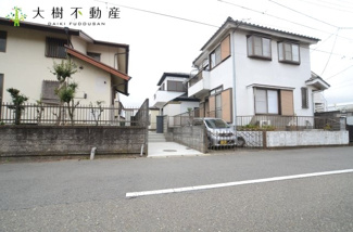 【前面道路含む現地写真】