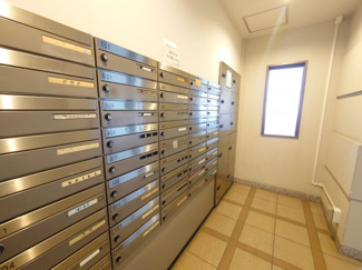 【その他共用部分】 | 宅配ボックス付きなので安心してお荷物も受け取れます