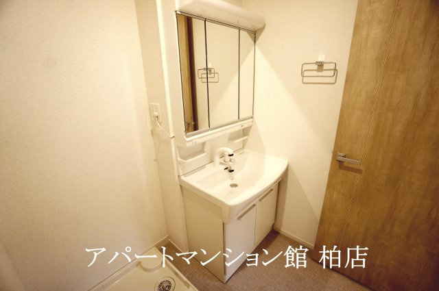 フィオーレの独立洗面台|同施工会社、同型タイプです