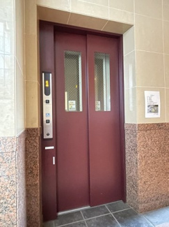 【その他共用部分】 | 5階までエレベーターでラクラク上がれます♪疲れた時や荷物の多いときにもエレベーターは嬉しい★