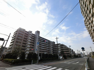【外観】 | 多摩川グリーンスクエア | 総戸数１４２戸、１９９７年６月築、管理人は日勤勤務につき管理体制良好です♪