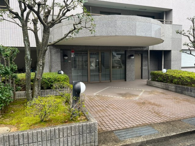 ファミール大手町のエントランス