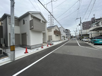 【前面道路含む現地写真】