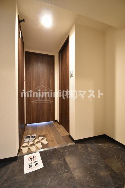 ブリリアントジュネス本町の玄関