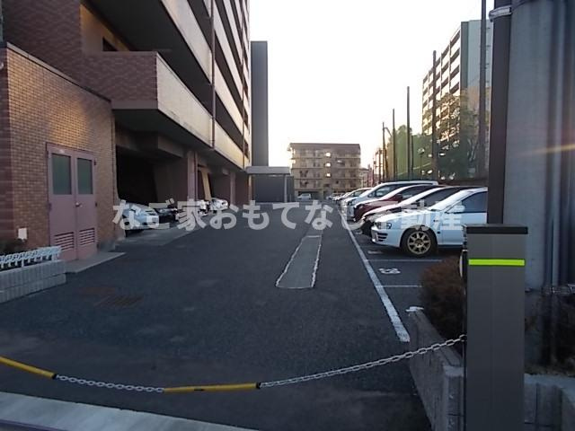 【駐車場】 | コンフォート上小田井 | 敷地内駐車場で便利です。
