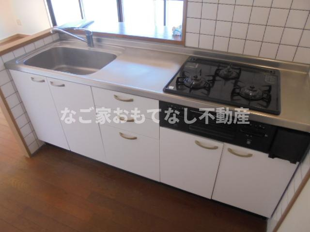 【キッチン】 | コンフォート上小田井 | ※写真は別号室